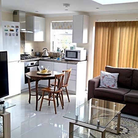 Luxury London Ensuite Double Room, Park Free, Tram-Train! Mitcham Exterior foto